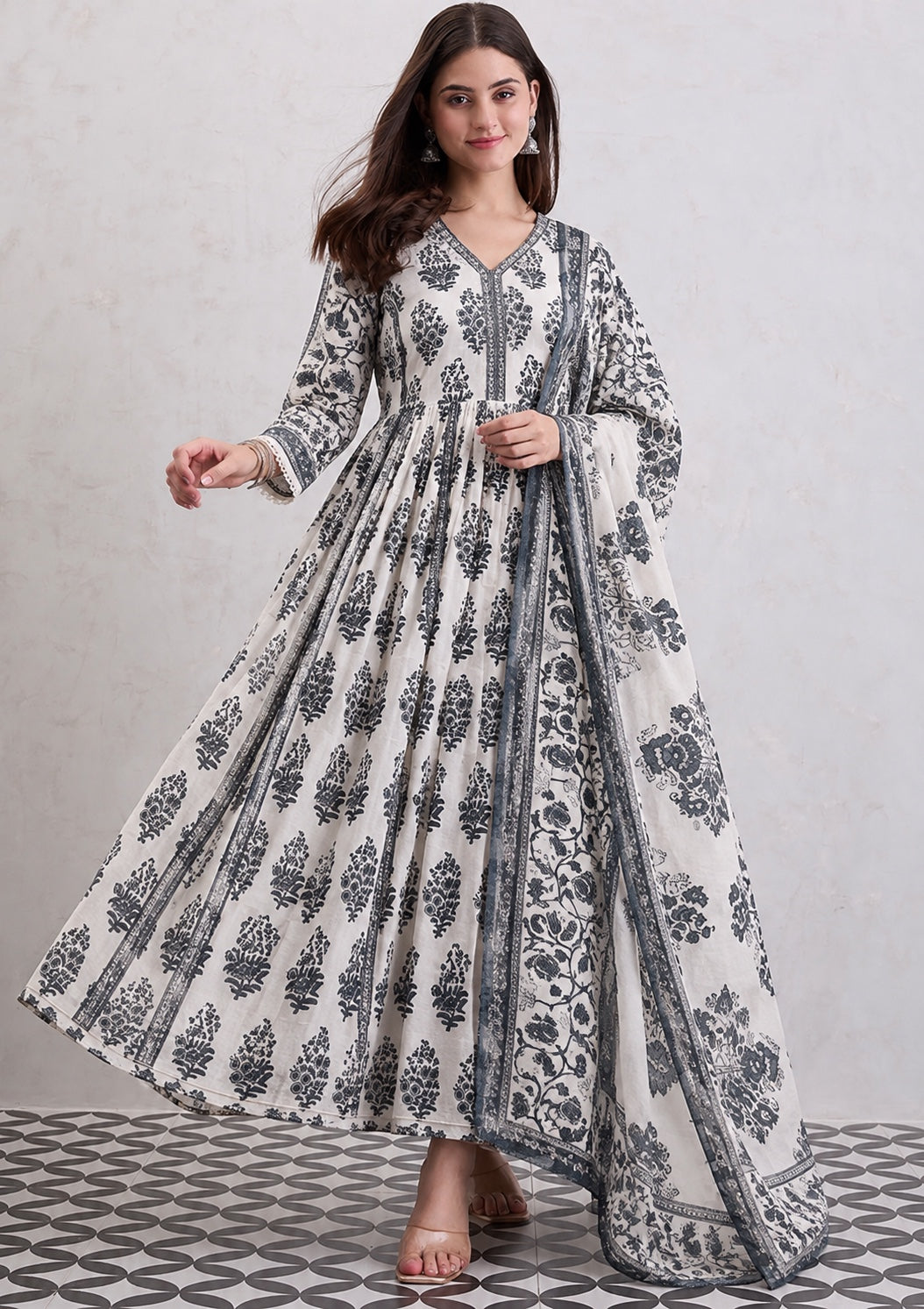 Aabroo Classic Print Anarkali Set