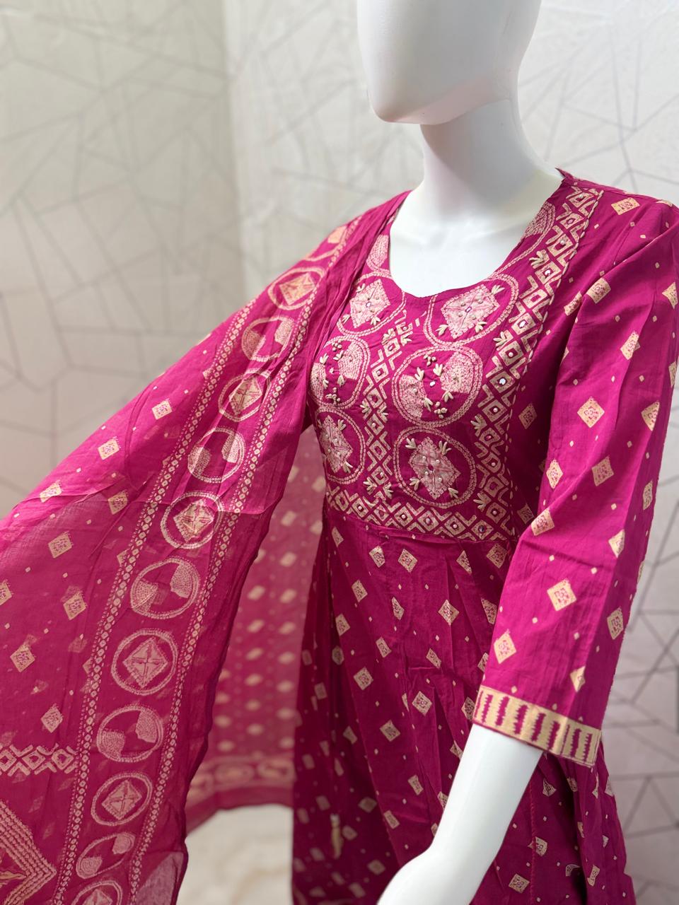 Riwaayat Magenta Motif Anarkali Set