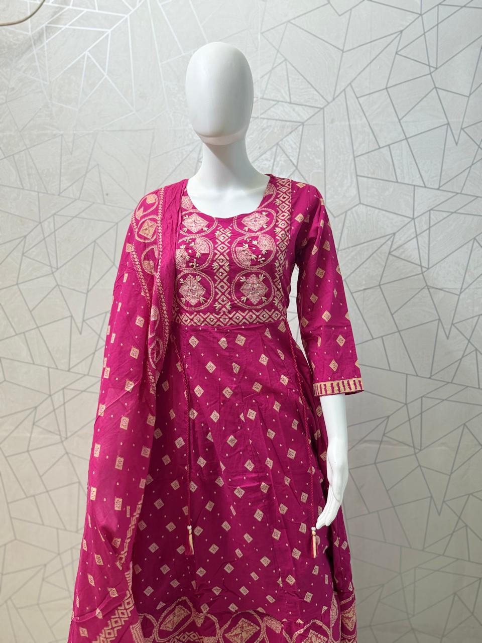 Riwaayat Magenta Motif Anarkali Set