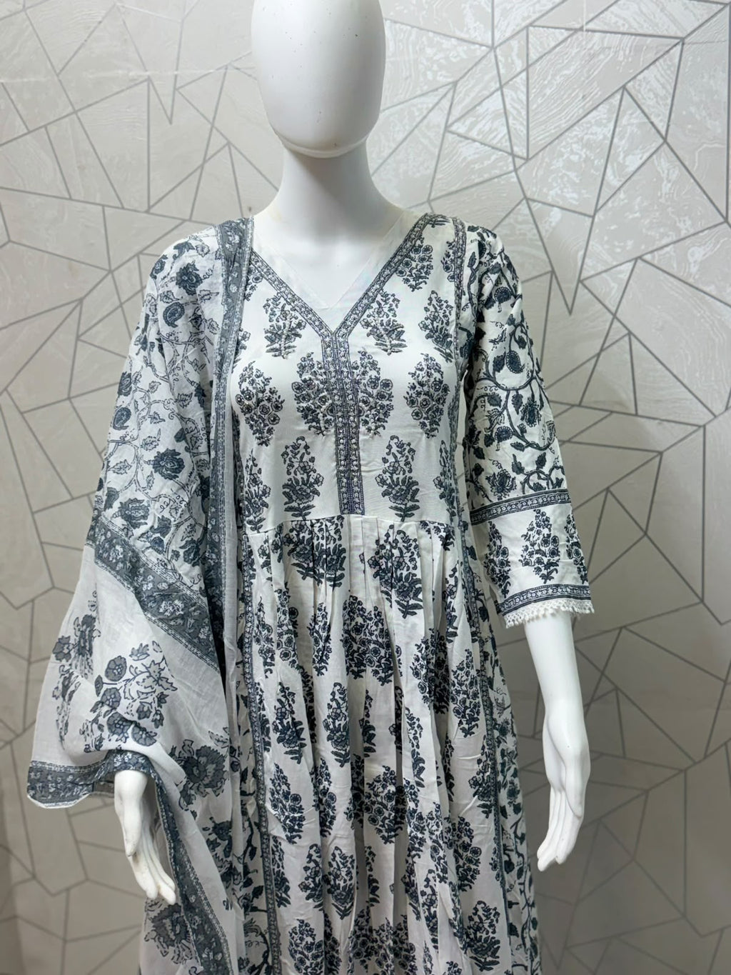 Aabroo Classic Print Anarkali Set