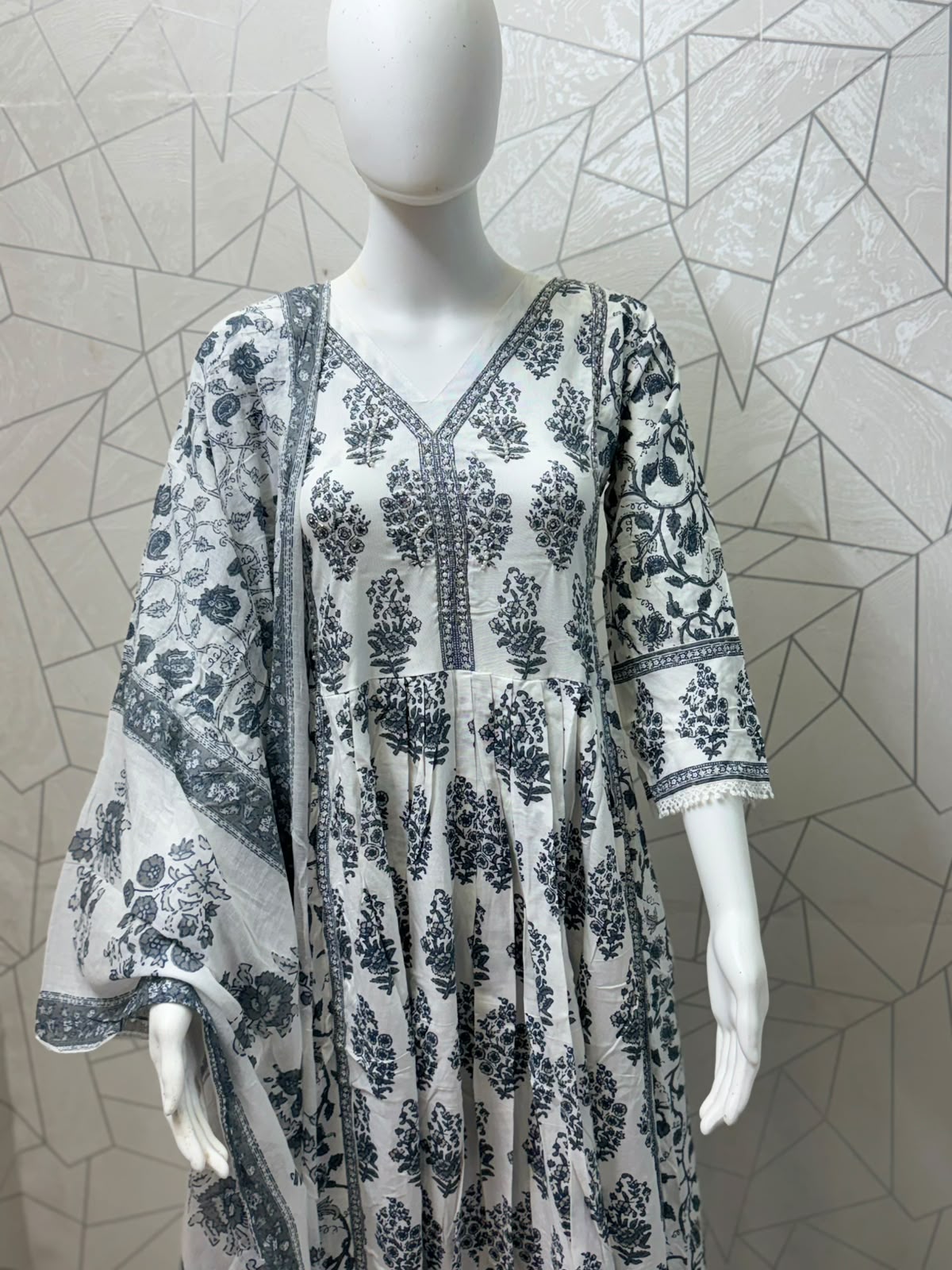Aabroo Classic Print Anarkali Set