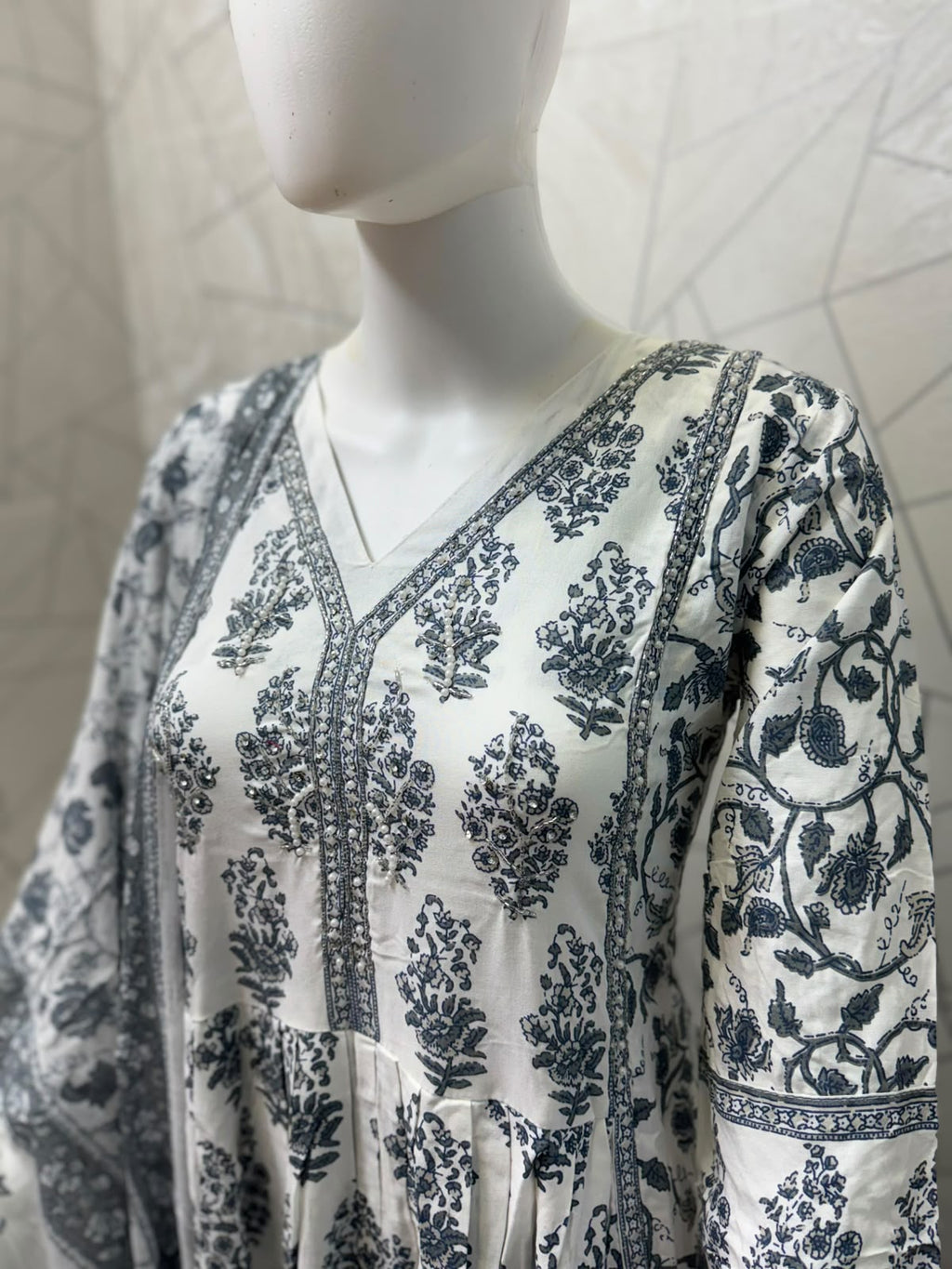 Aabroo Classic Print Anarkali Set