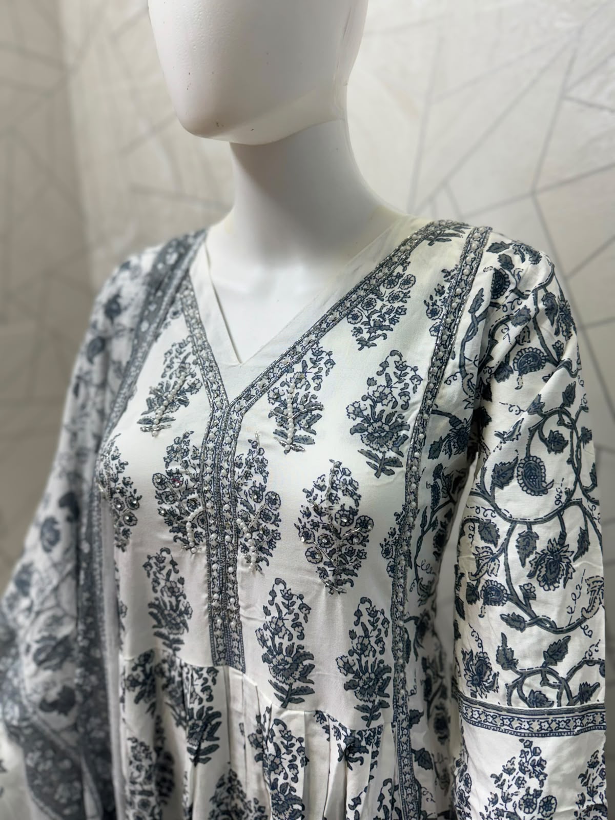 Aabroo Classic Print Anarkali Set